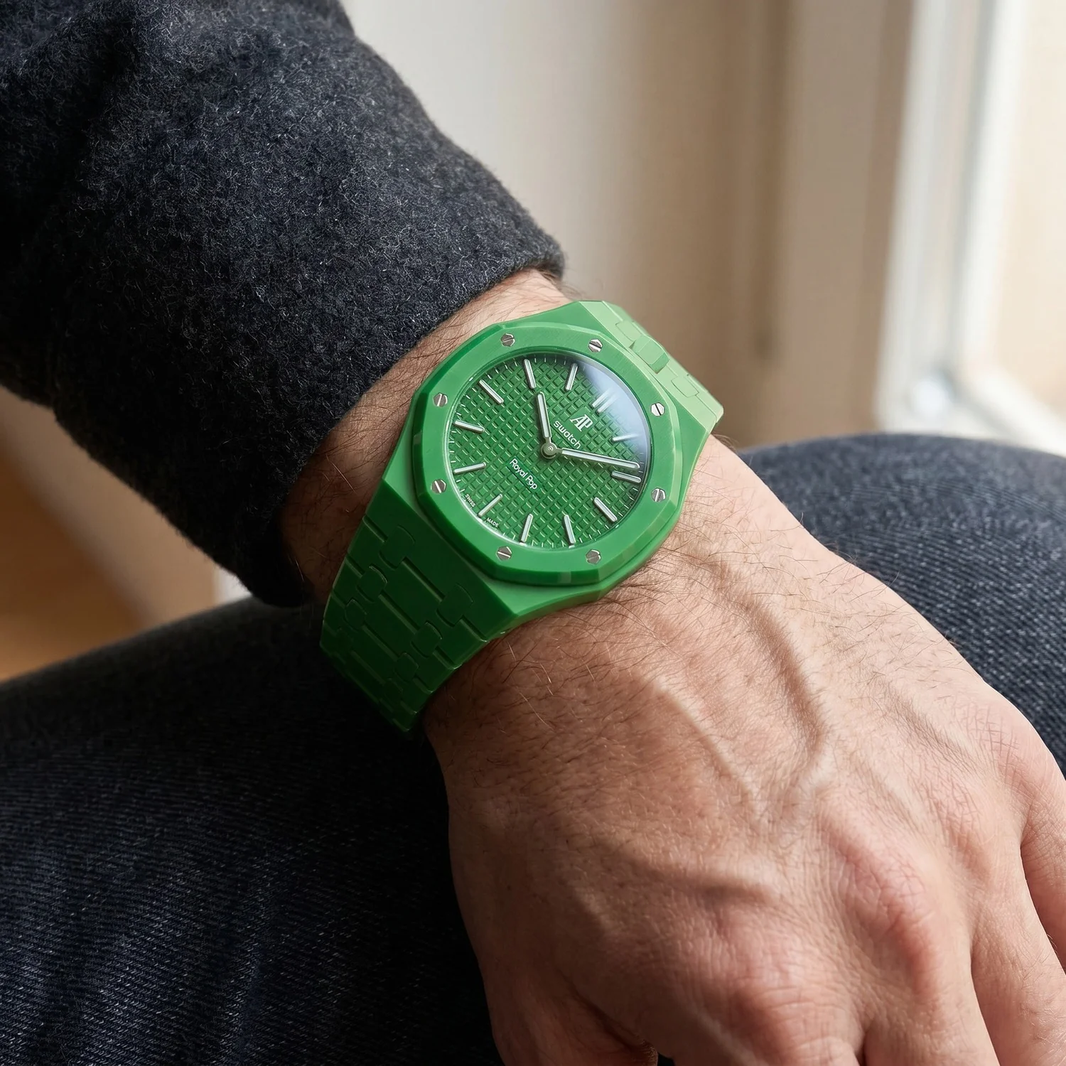 Green Eight Swatch x AP Royal Pop Ceramic Case-Strap - Image 3