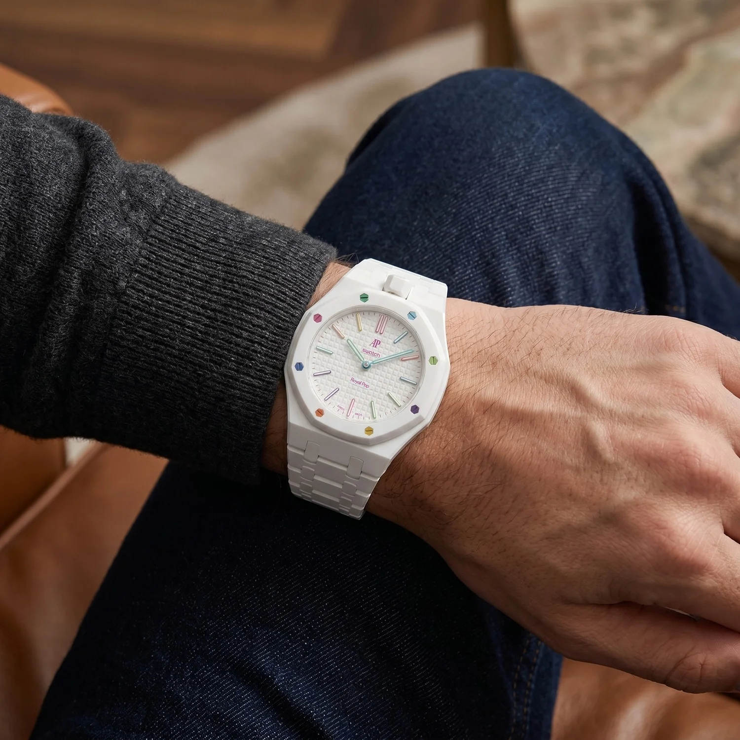 Huit Blanc Swatch x AP Royal Pop Ceramic Case-Strap - Image 4