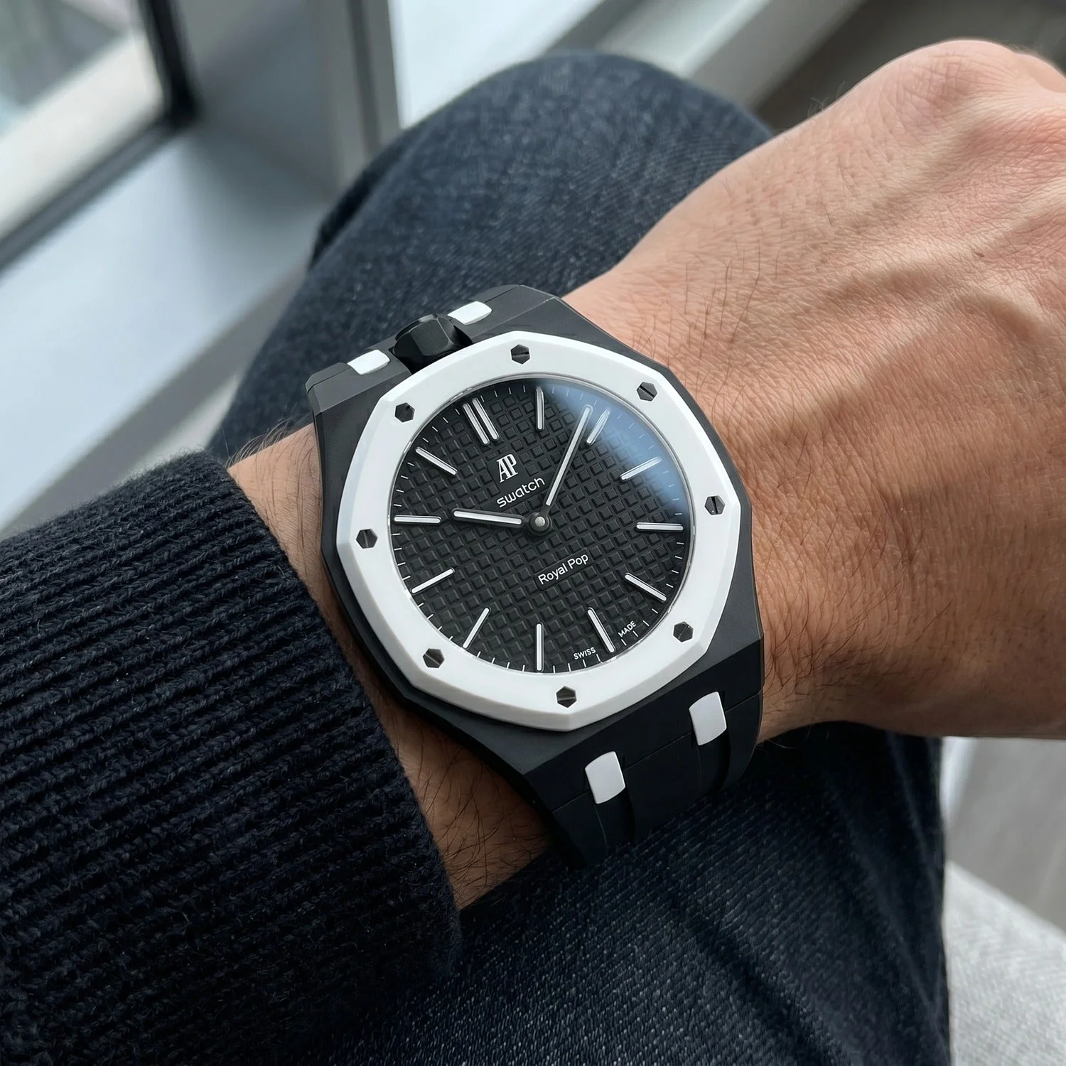 Ocho Negro Swatch x AP Royal Pop Rubber Case-Strap - Image 3